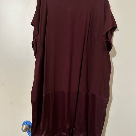 Universal Standard Avenir Luxe Satin Shift Dress - Picture 6 of 6